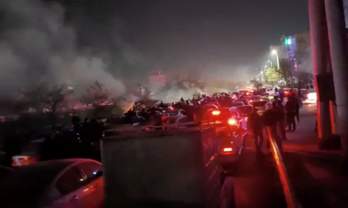 Protestos no Irã diminuem após forte repressão, dizem moradores 