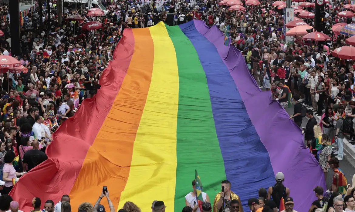 Parada LGBT+ de São Paulo enfrenta desafios e ameaça deixar as ruas