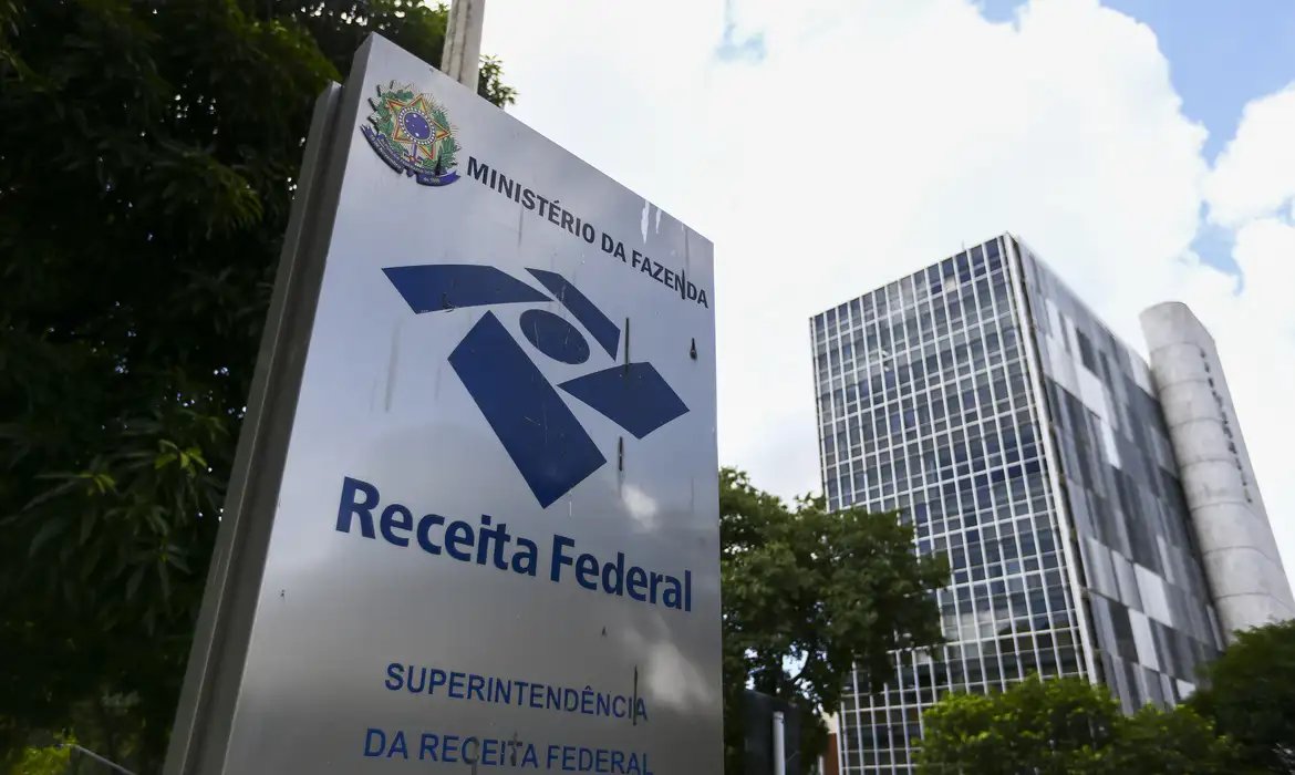 Receita paga nesta terça maior lote de restituição do IR da história