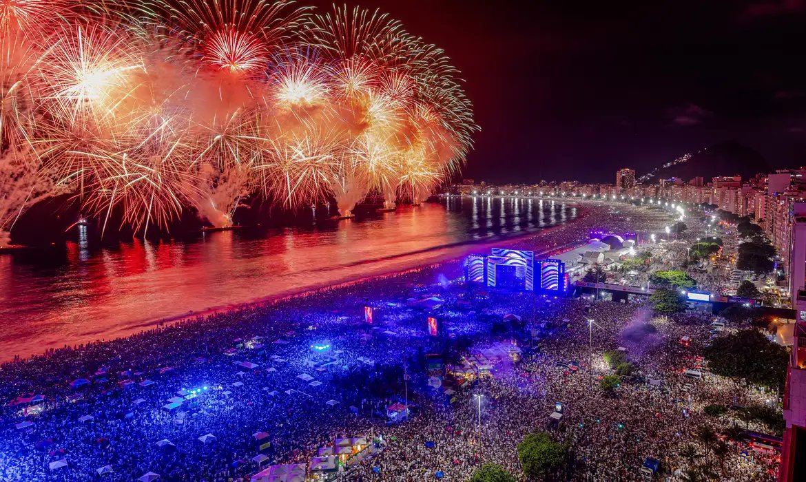 Réveillon de Copacabana terá shows de Gilberto Gil e Ney Matogrosso