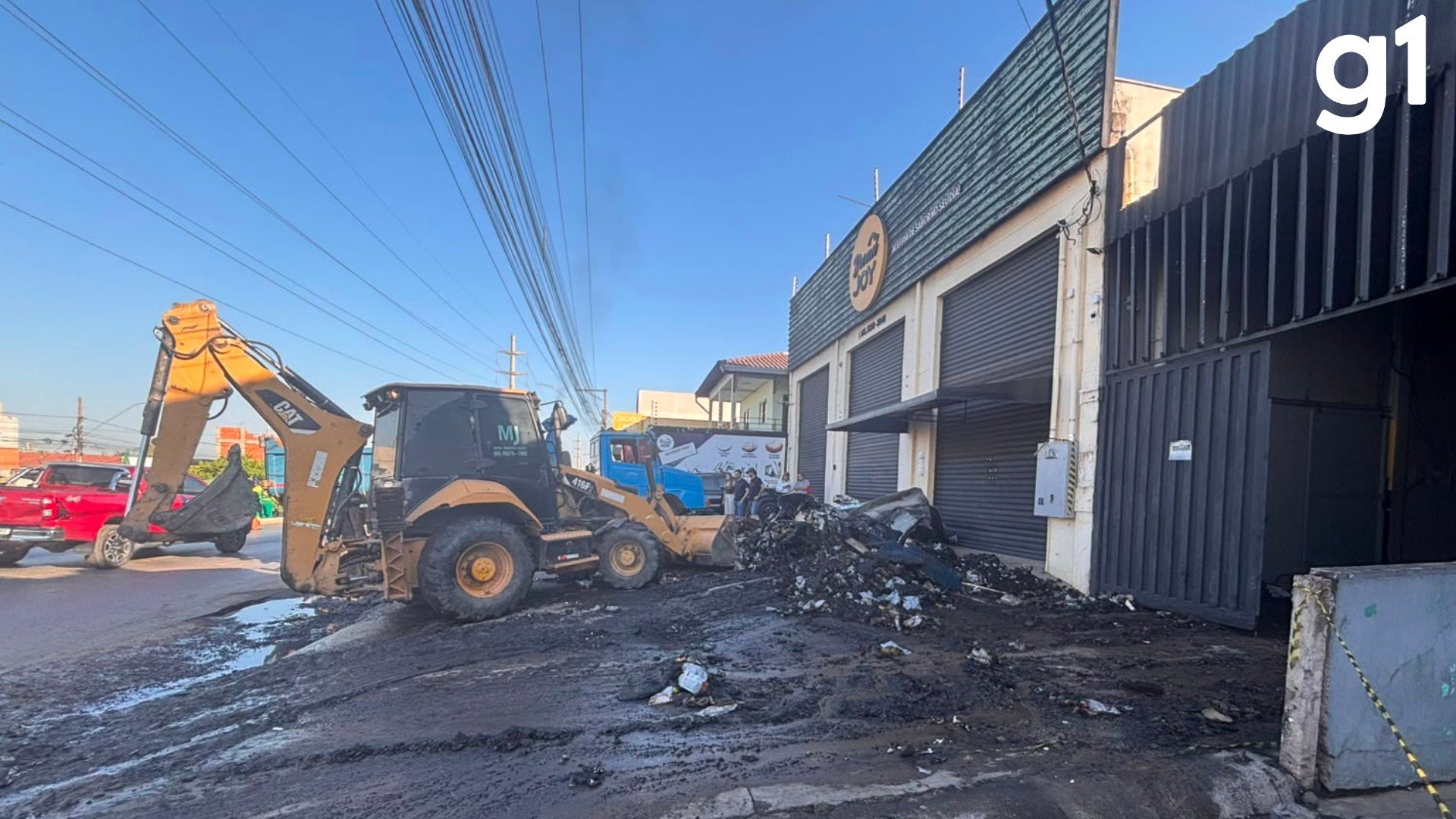 VÍDEO: incêndio atinge depósito de fábrica de pães em Cuiabá