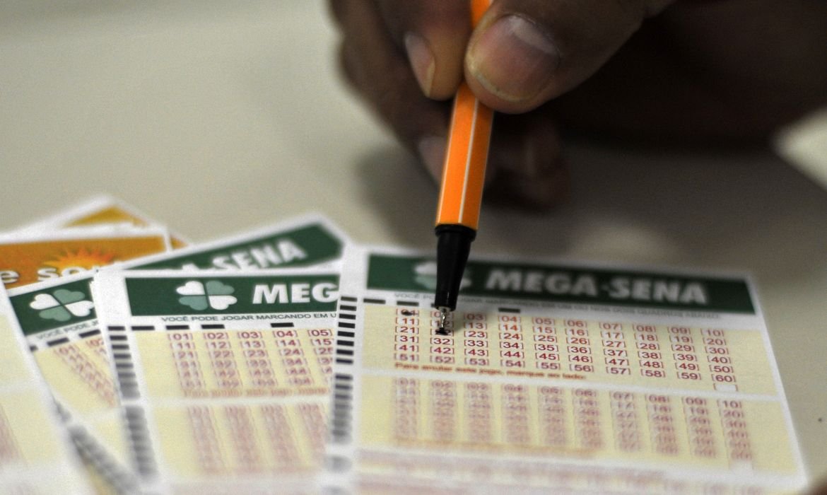 Mega-Sena acumula novamente e prêmio principal vai para R$ 44 milhões
