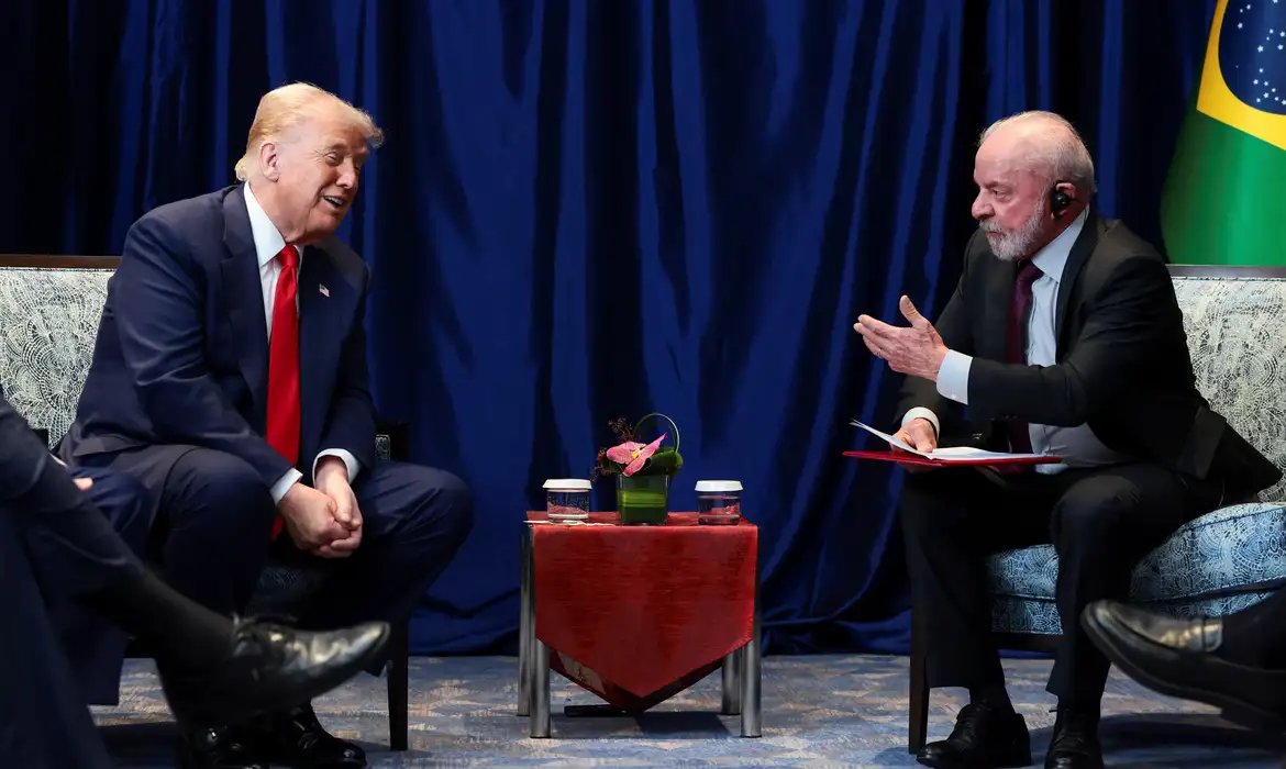 Nas redes sociais, Lula comenta \"ótima reunião\" com Trump na Malásia