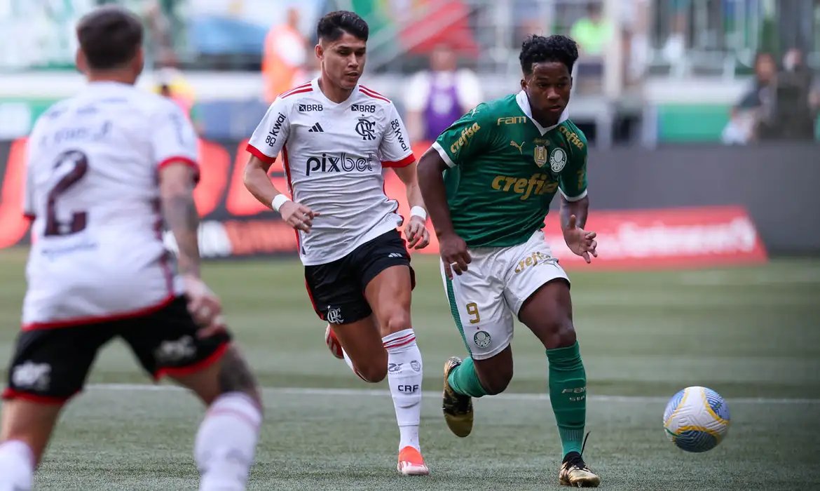 Rádio Nacional transmite ao vivo emoções de Flamengo x Palmeiras