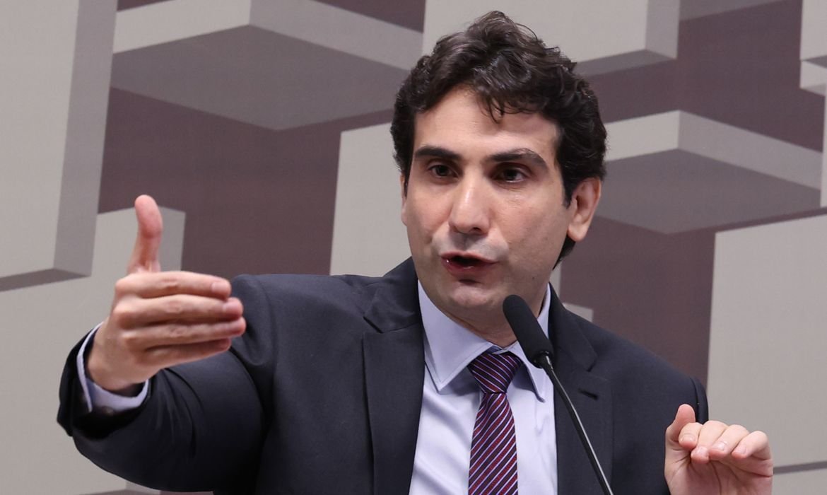 Galípolo descreve ação do Master que chamou atenção do Banco Central