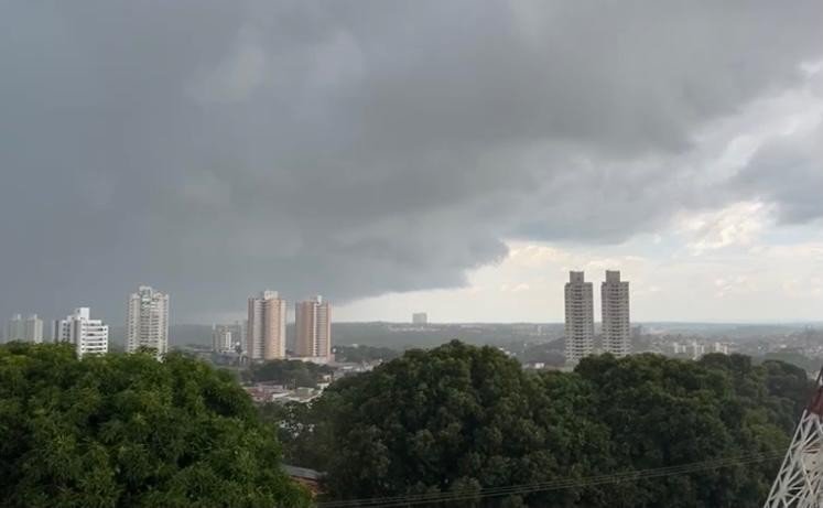 Cuiabá tem previsão de chuva após registrar menor índice de umidade do ar