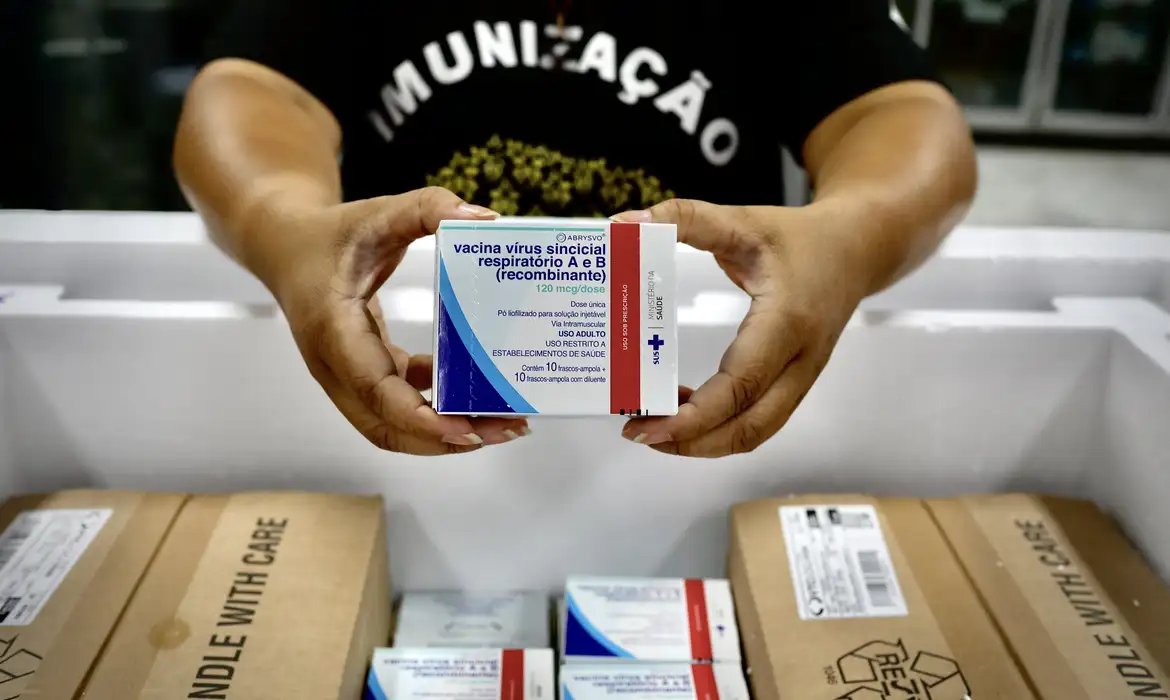 SP inicia vacinação de grávidas contra vírus sincicial respiratório