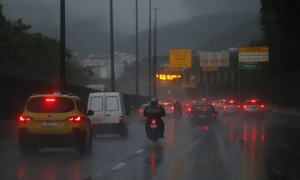 Estado do RJ tem aviso de grande perigo meteorológico até sexta, 27
