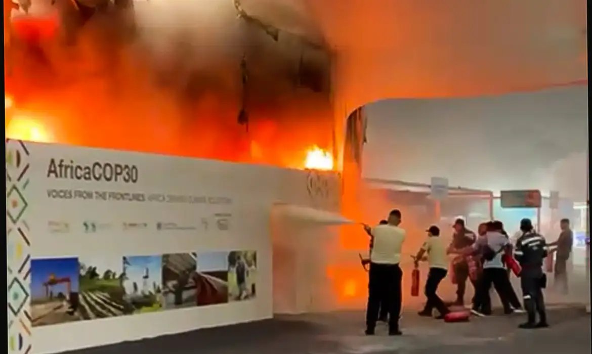 Incêndio atinge parte do pavilhão da COP30, em Belém 