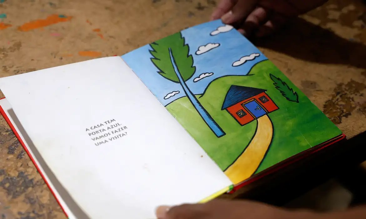 Ler ensina empatia a crianças, diz presidente da Biblioteca Nacional