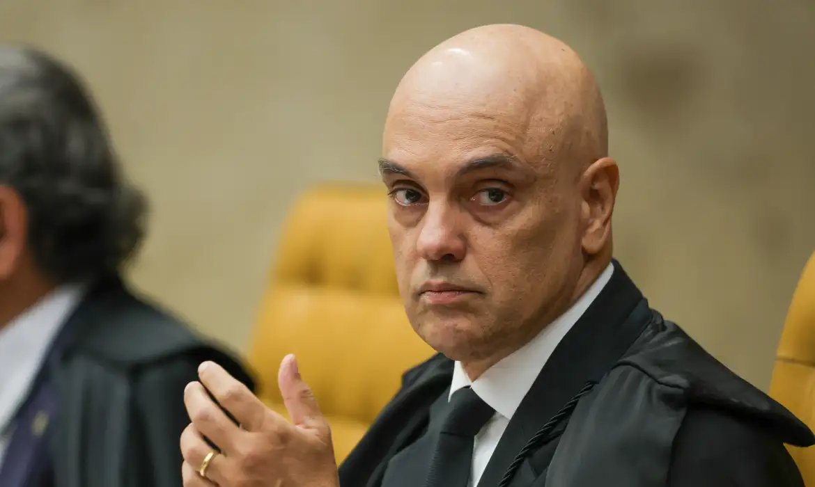 Fachin autoriza AGU a defender Moraes em processo nos EUA