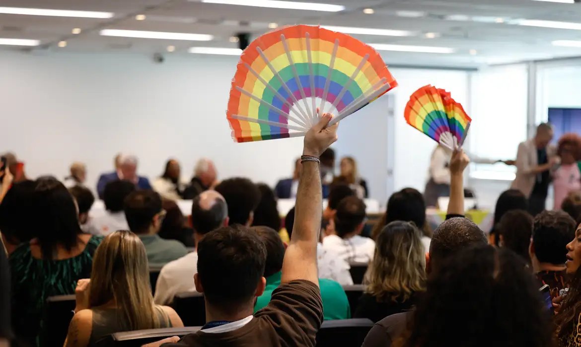 Governo diz que vai acertar salários do programa Rio Sem LGBTIfobia
