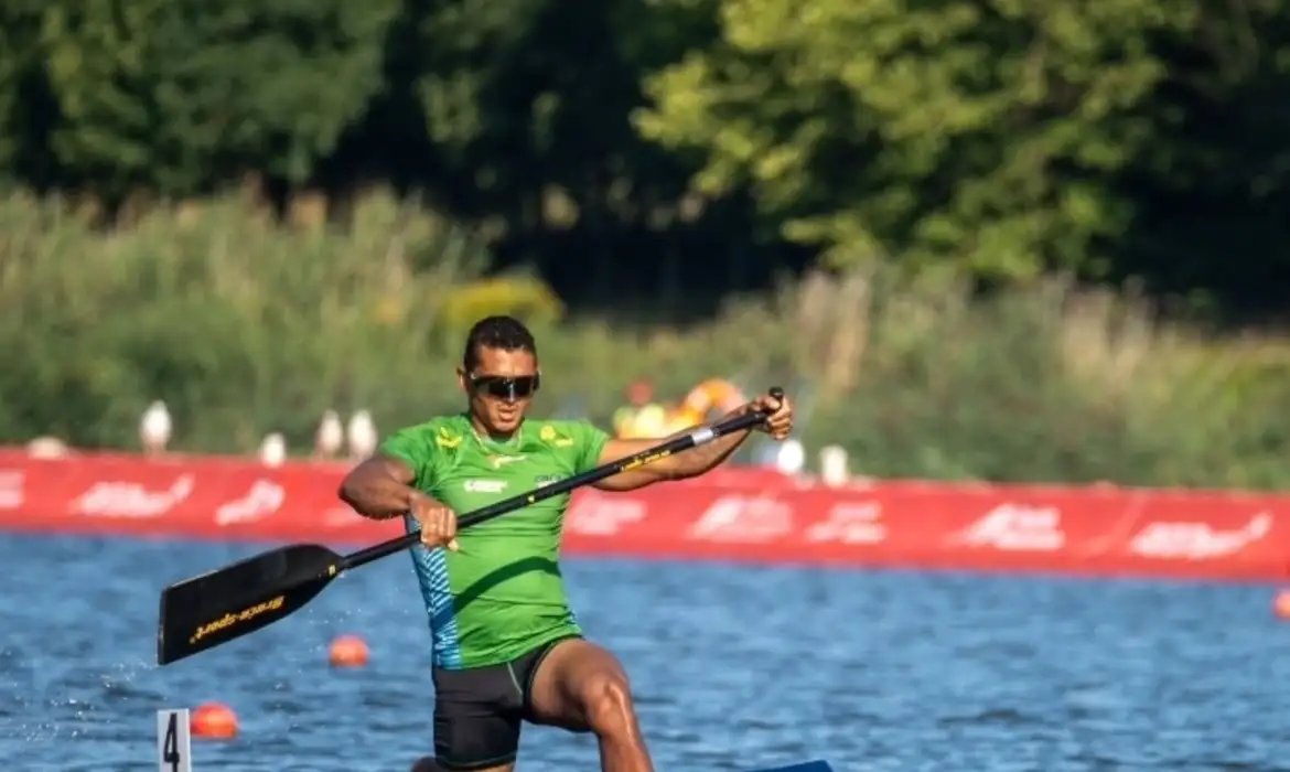 Isaquias Queiroz fica longe do pódio do Mundial de canoagem na Polônia