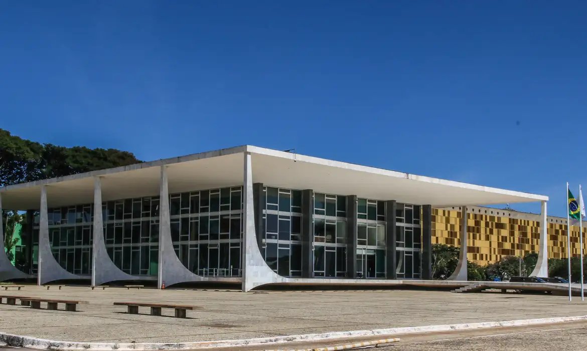 STF derruba lei que criou Programa Escola Sem Partido no Paraná