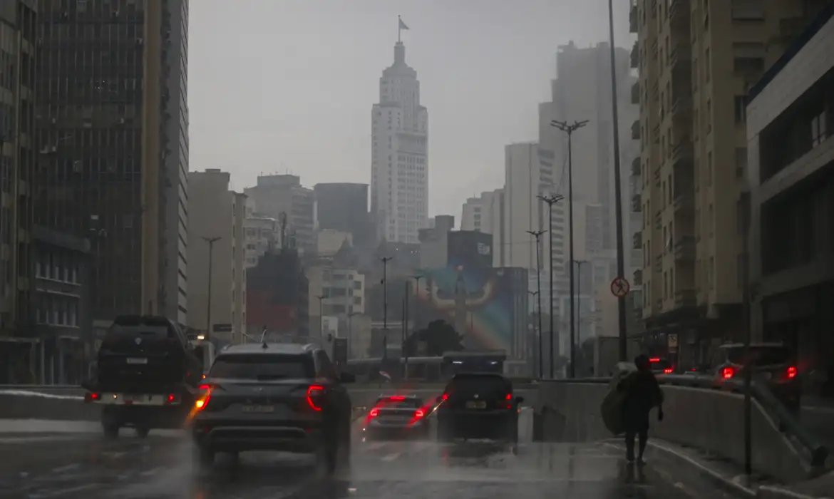 Primeiros dias de janeiro devem ser de chuvas fortes em São Paulo