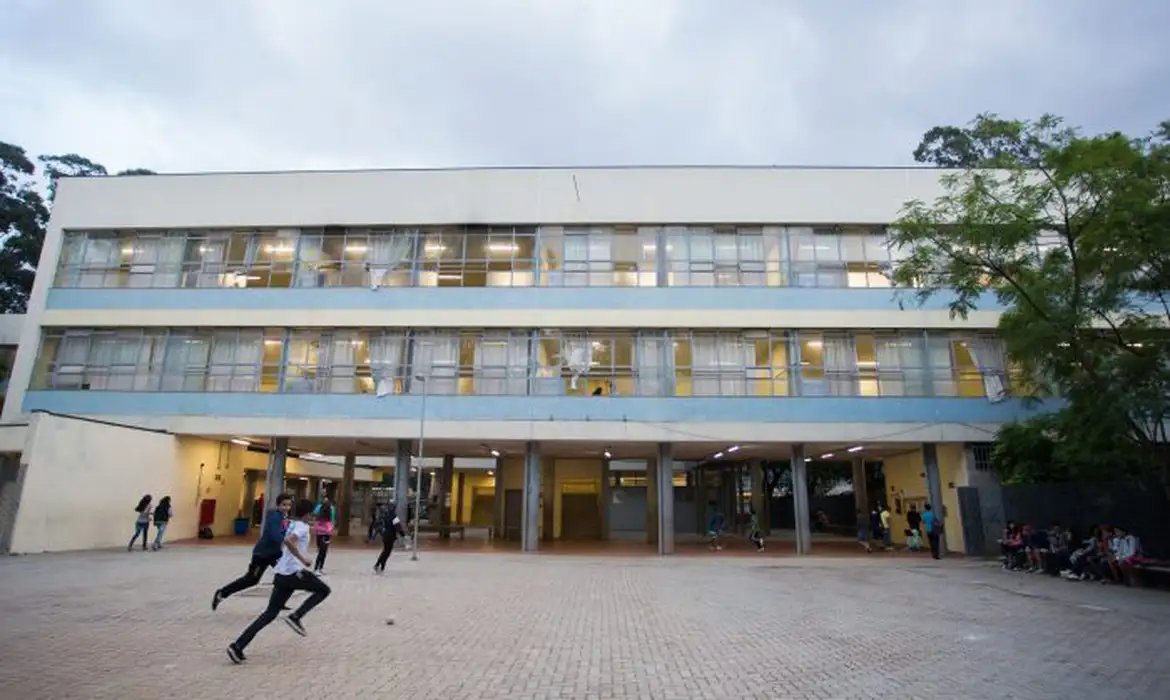 Professores do estado de SP finalizam greve, mas mantêm mobilização