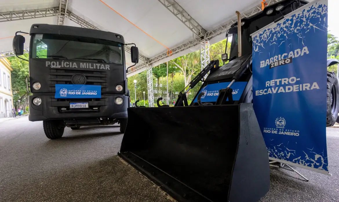 Rio de Janeiro anuncia operação para retirar barricadas em comunidades