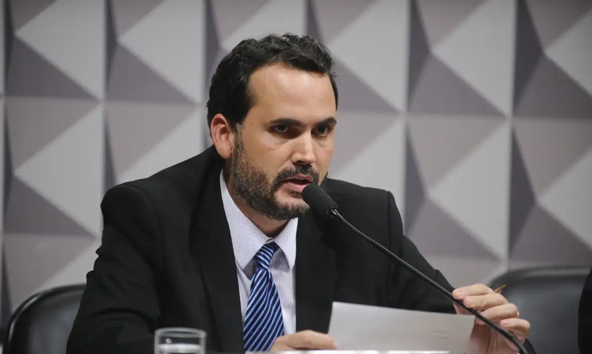 Governo avalia aumentar teto do MEI para R$ 140 mil, diz ministro