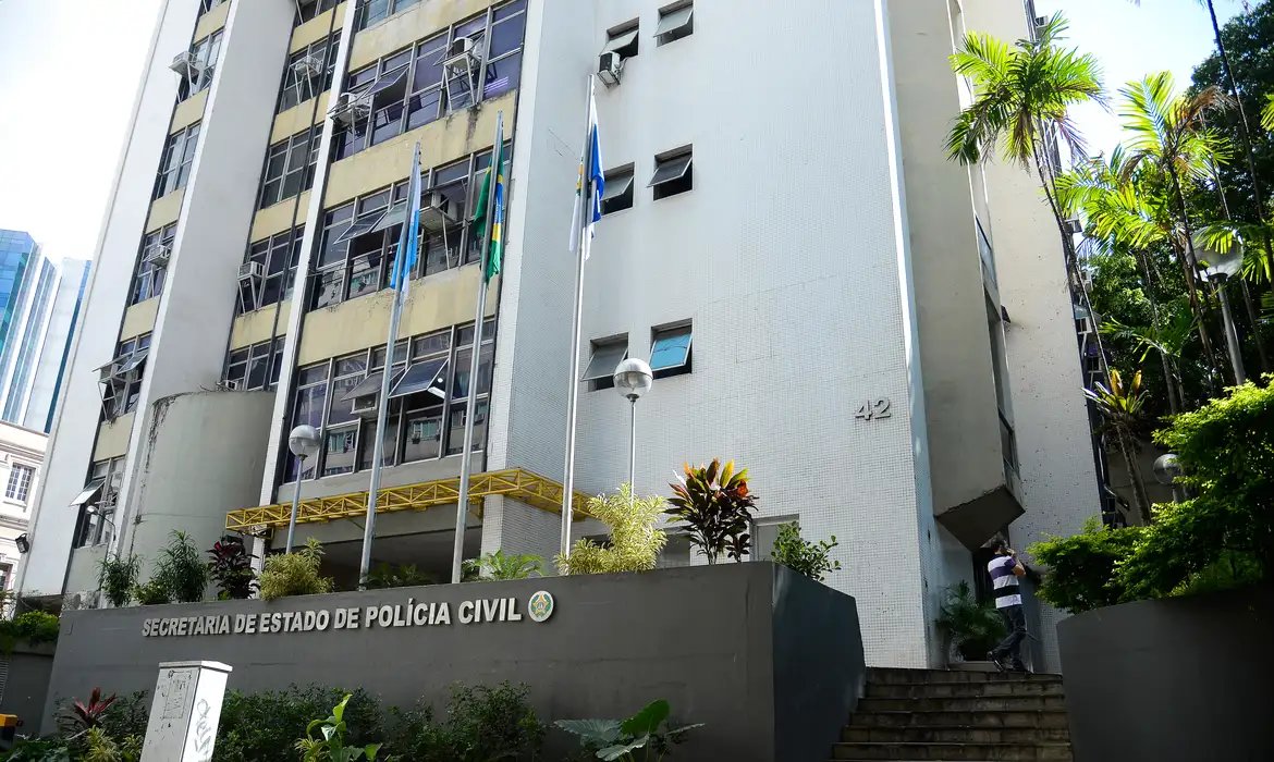 Polícia do Rio faz operações para prender dezenas de integrantes do CV