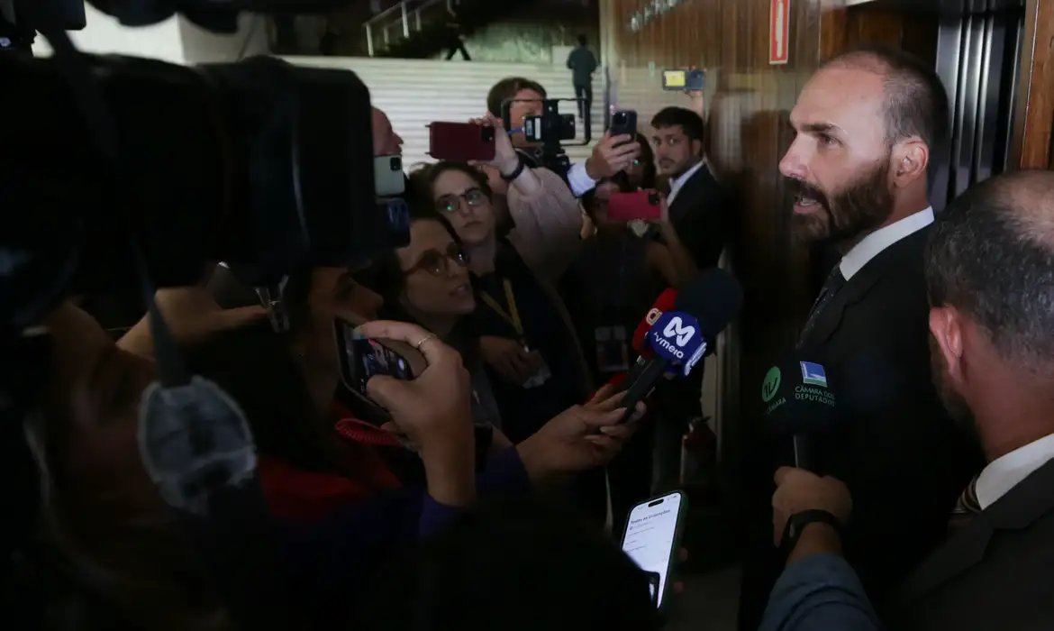 STF condena Eduardo Bolsonaro a inelegibilidade e a 4 anos de prisão