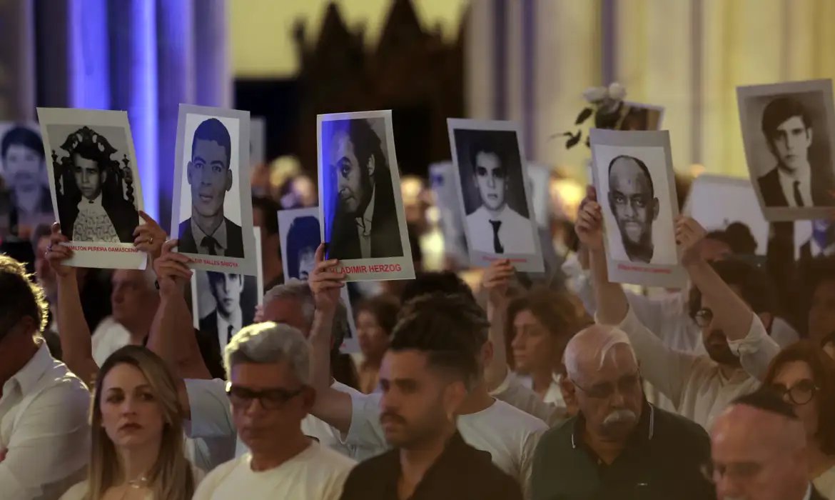 Catedral da Sé lotada rememora os 50 anos do assassinato de Herzog
