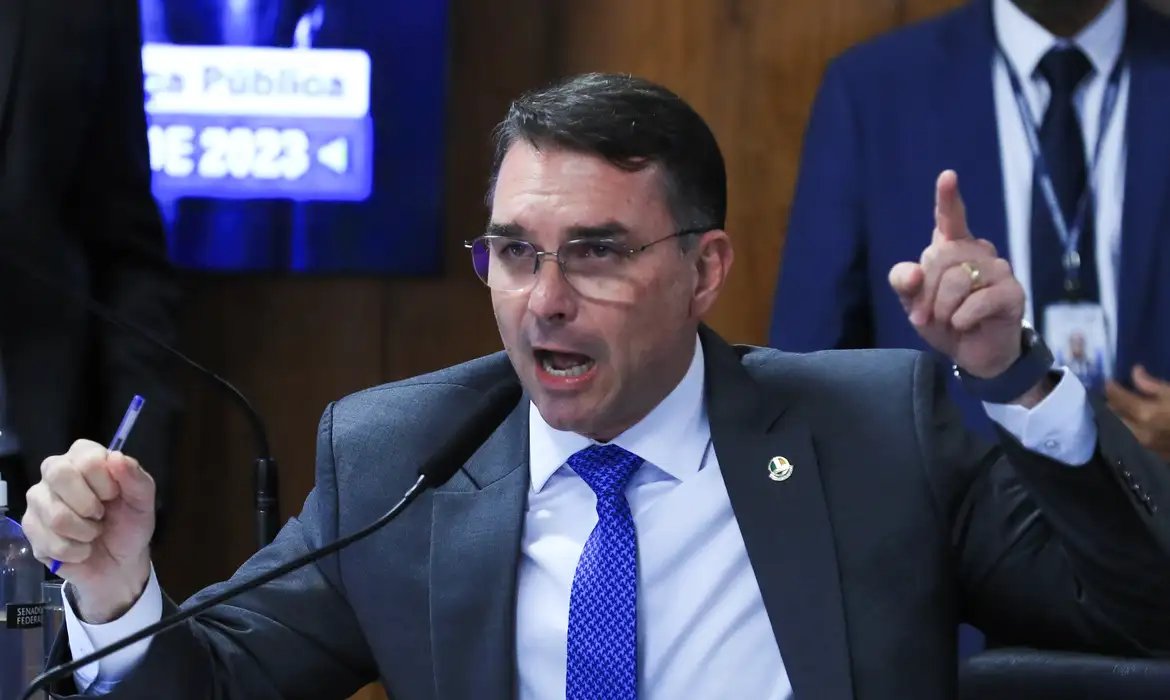 Missão pede investigação sobre filiação falsa de Flávio ao partido
