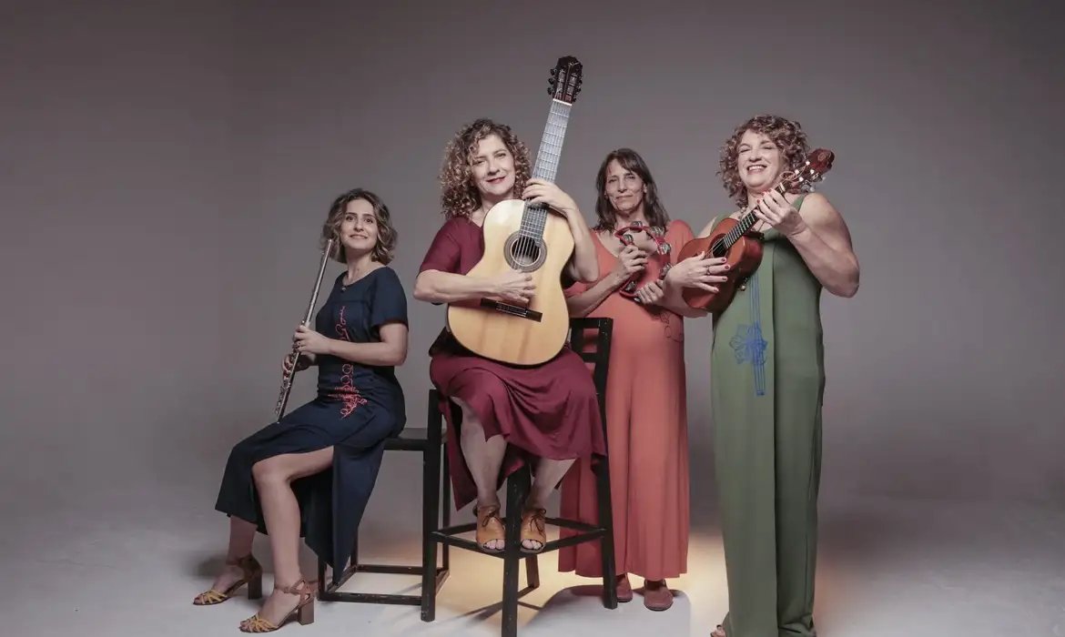 Programa Roda de Choro celebra os 30 anos do grupo Choronas