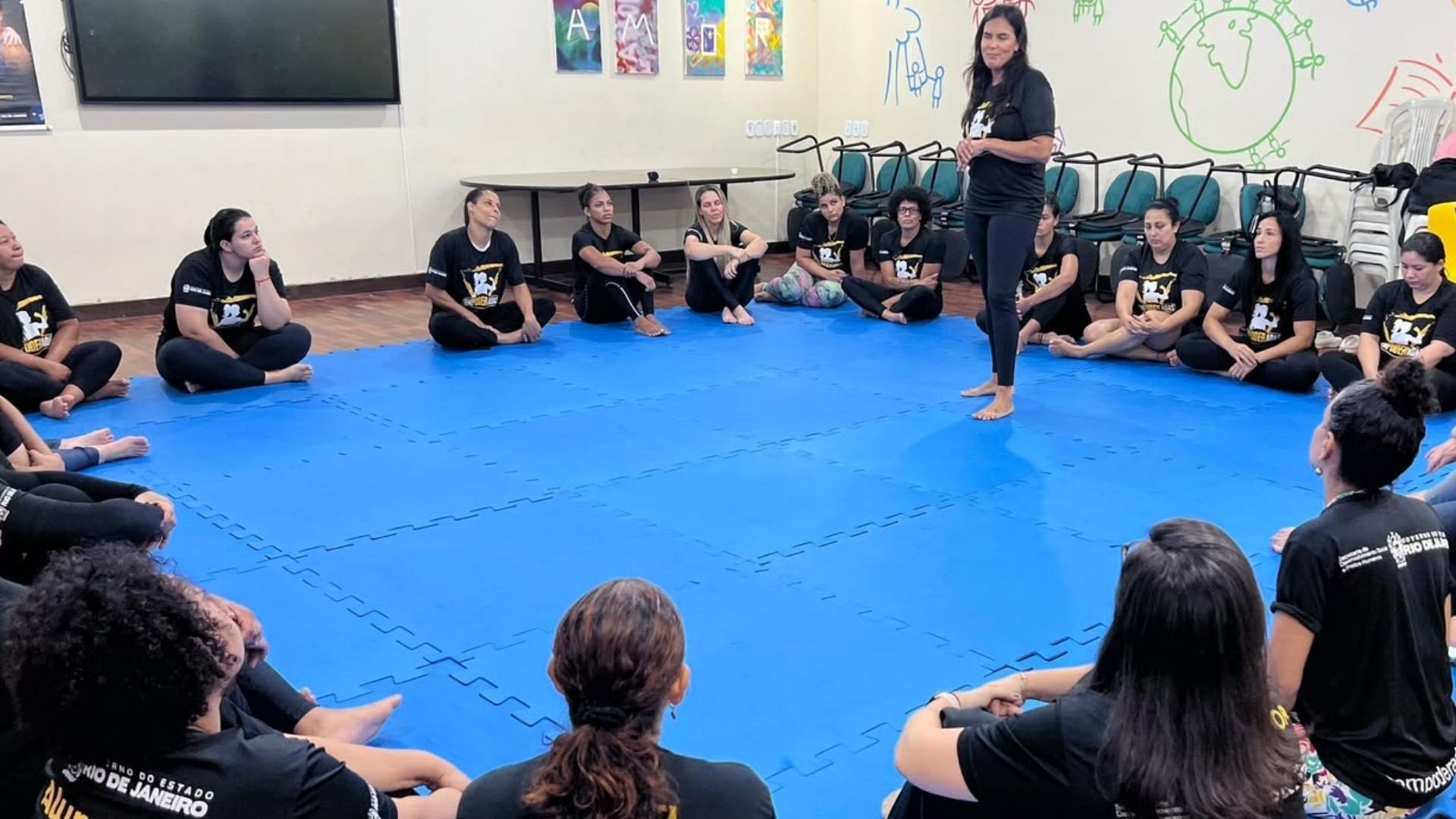Cursos gratuitos em MT oferecem aulas de beleza, defesa pessoal e prevenção à violência