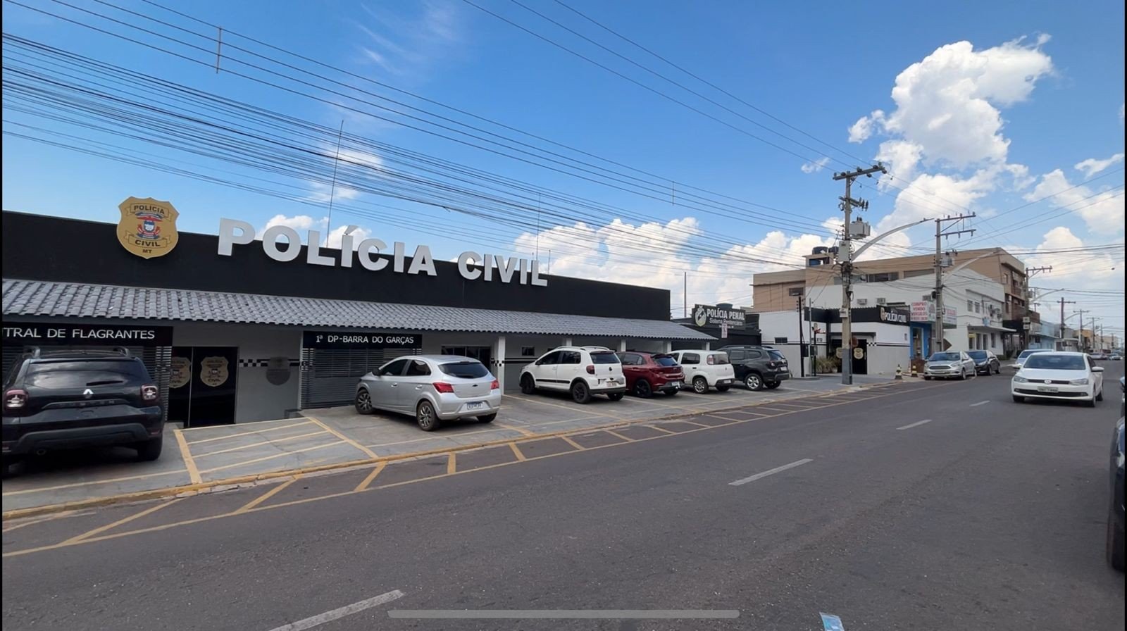 Motorista embriagado atropela mulher com bebê em carrinho e foge sem prestar socorro