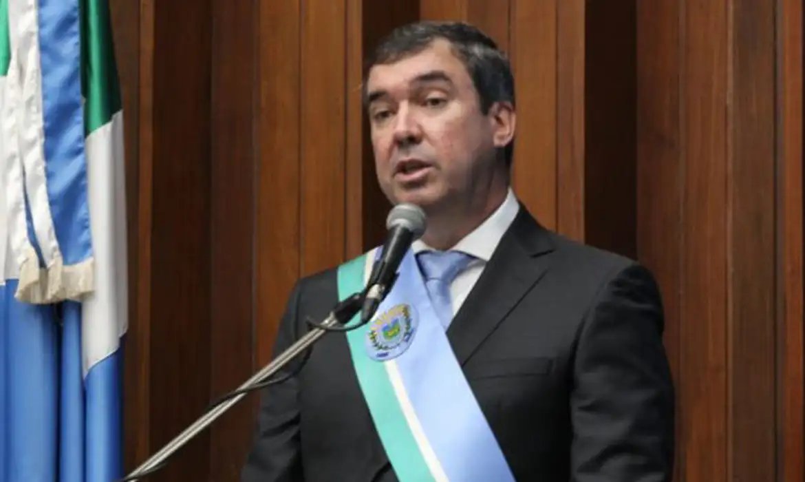 Eduardo Riedel é reeleito governador de MS no primeiro turno