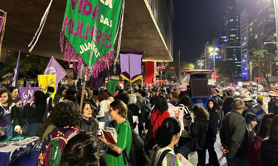Ato em SP pede manutenção de norma sobre aborto em casos de estupro