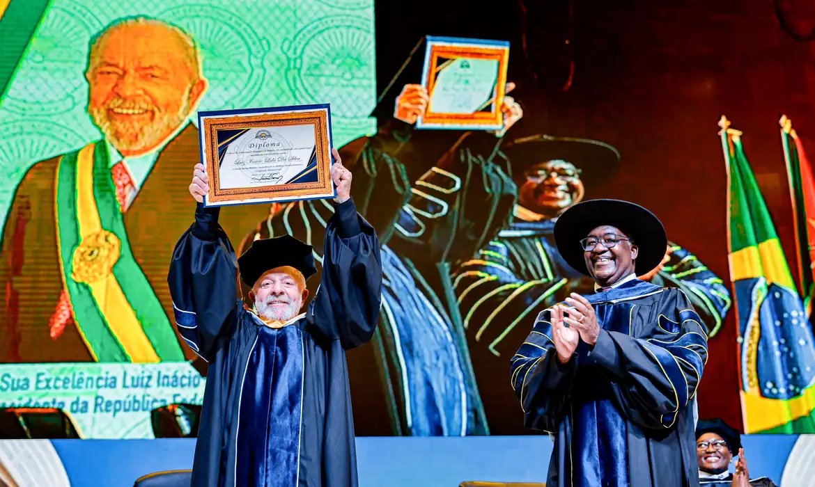 Lula recebe título de doutor honoris causa em Moçambique