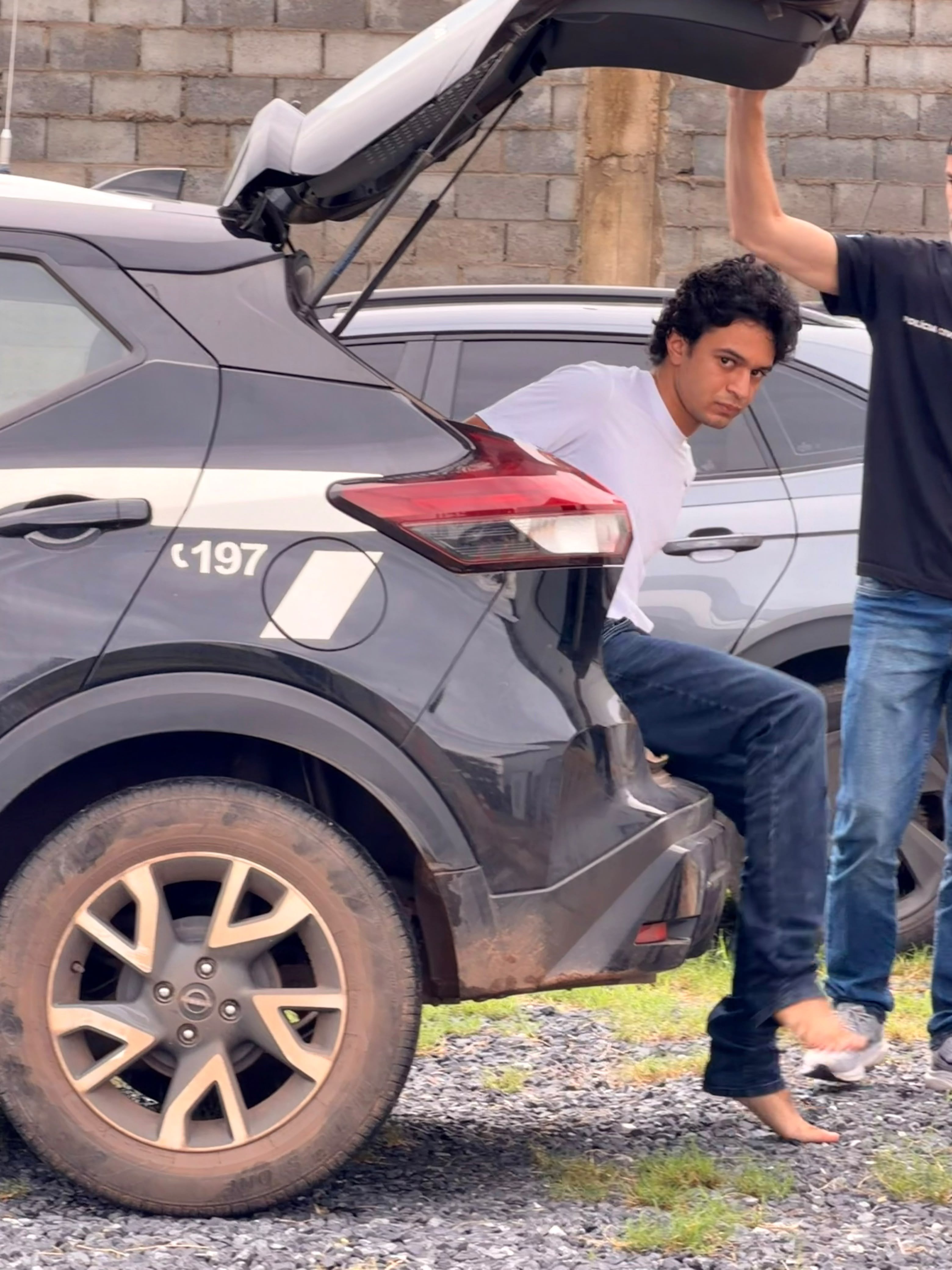 Motorista de carro de luxo investigado por morte de entregador tem prisão mantida após audiência em Cuiabá