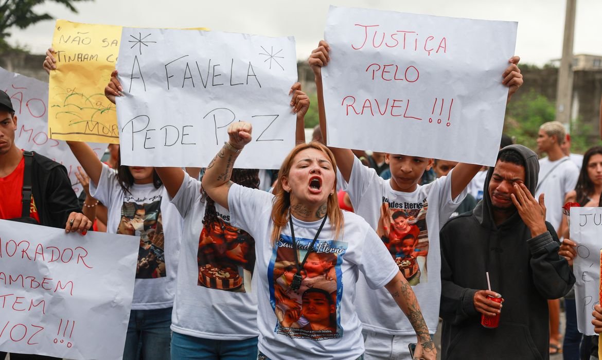 Nove em cada dez moradores de comunidade reprovam operações violentas