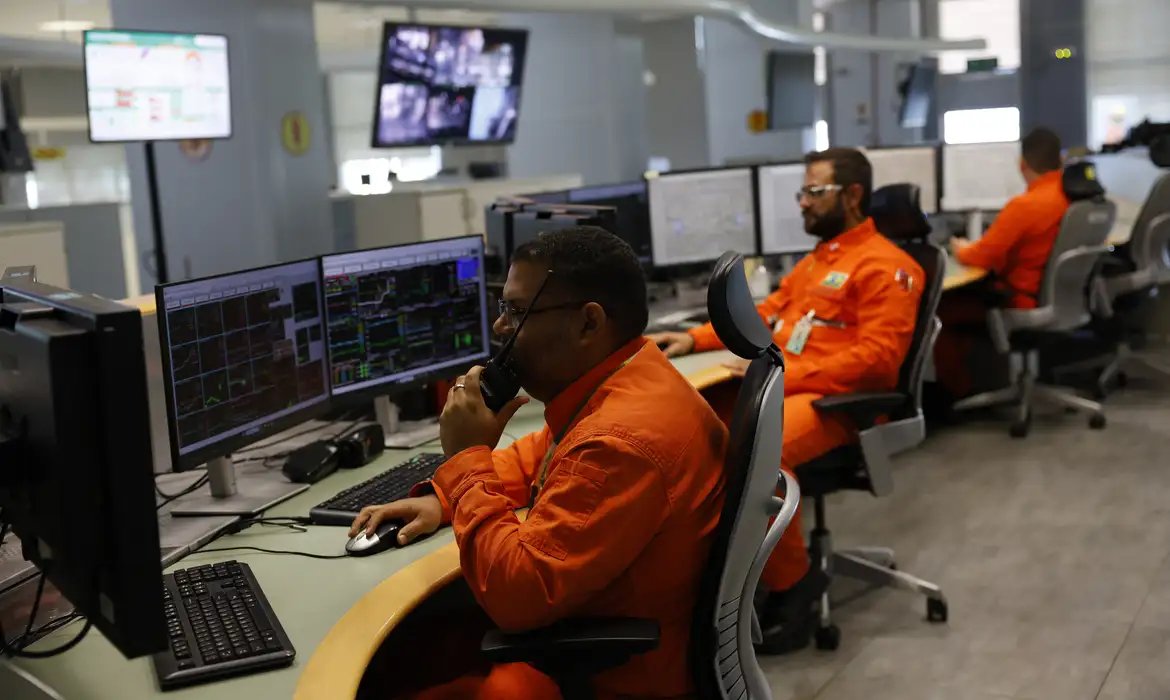 Com emprego aquecido, subutilização é a menor da história; entenda