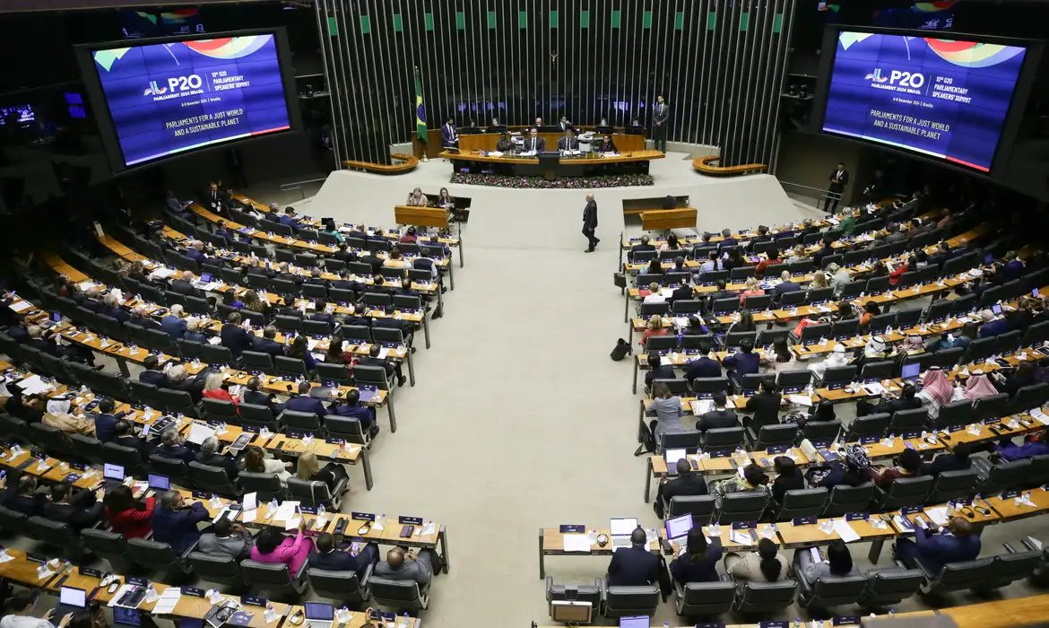 Fachin discursa no Congresso e defende independência dos Poderes