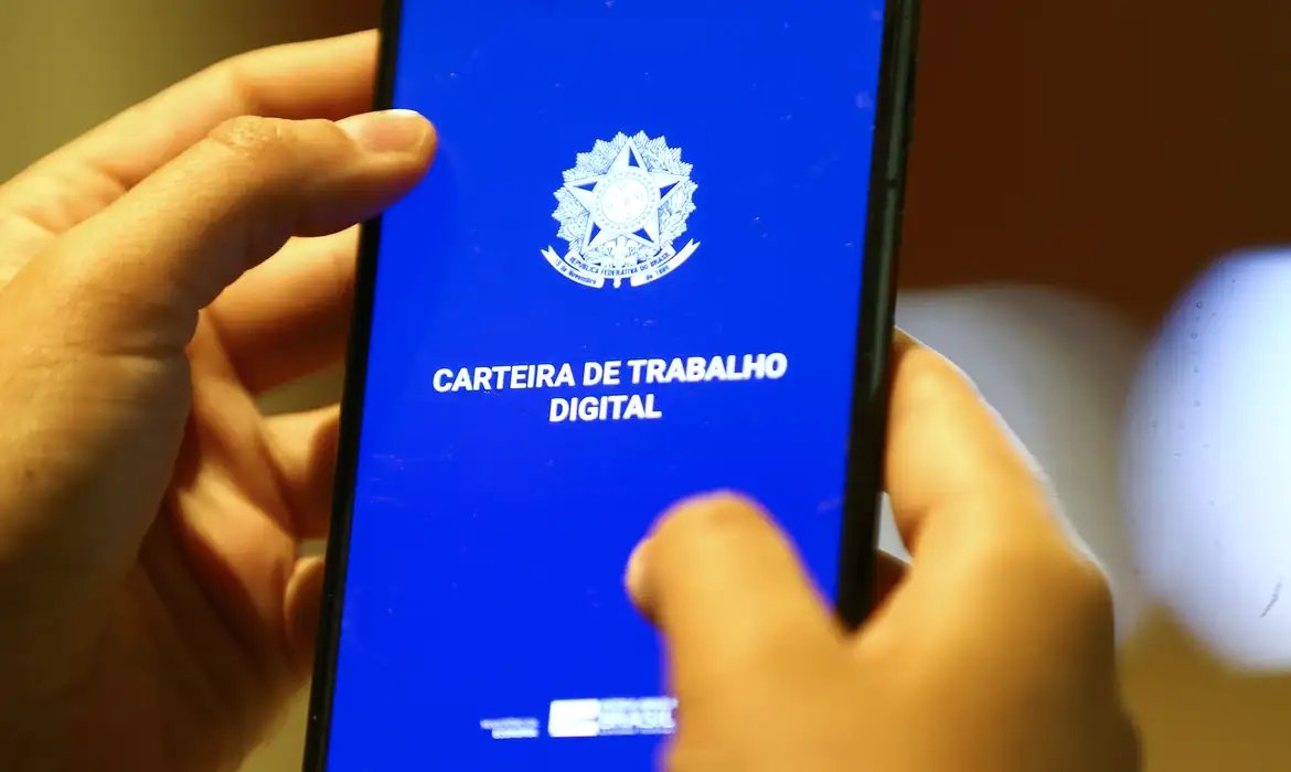 Taxa de desemprego cai para 5,4%, a menor desde 2012
