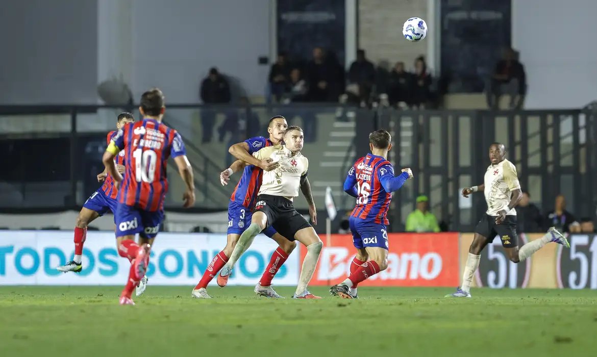 Mirando uma vaga na próxima Libertadores, Bahia recebe o Vasco
