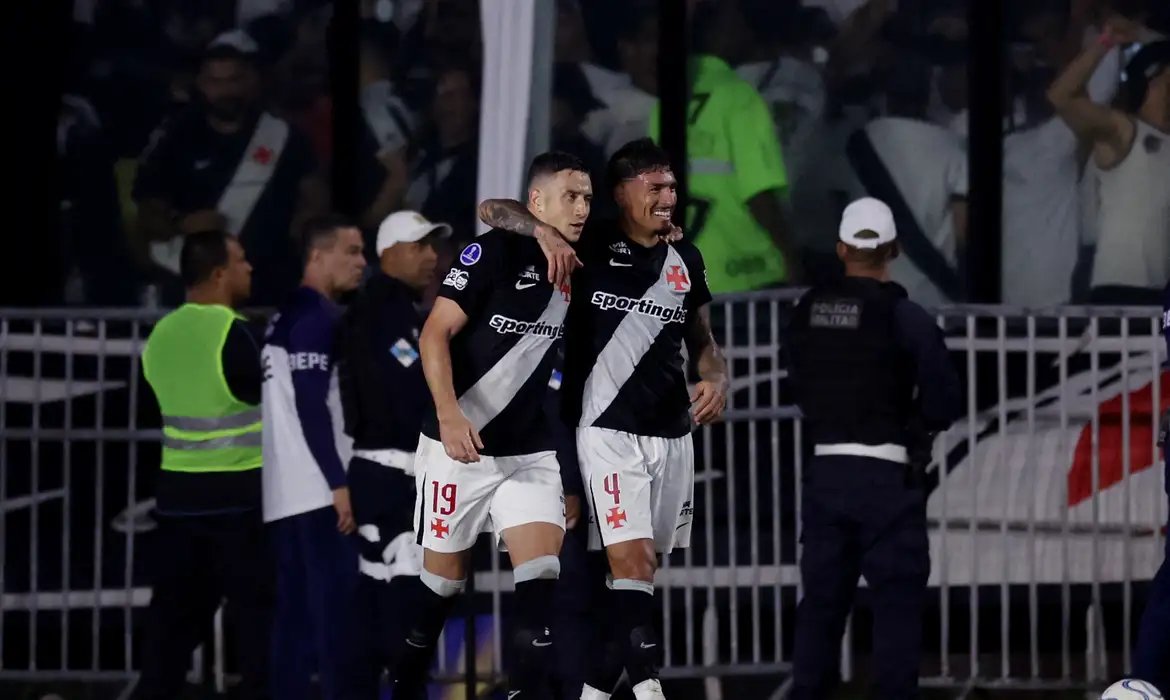 Vasco mantém possibilidade de final brasileira na Copa Sul-Americana