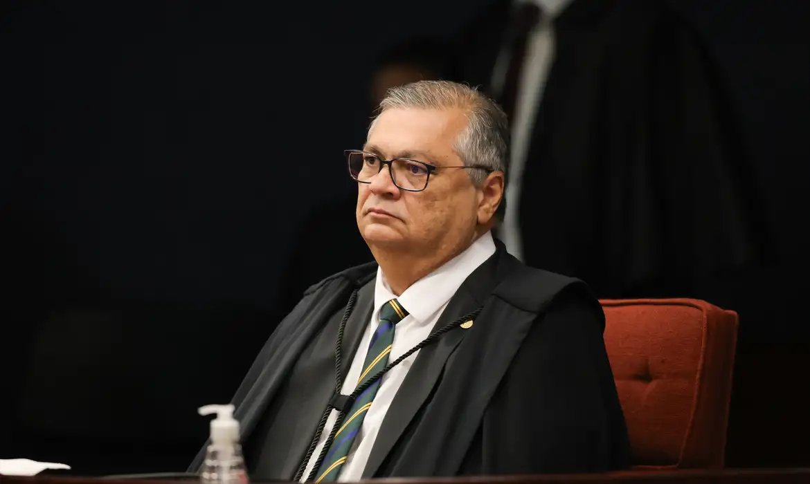 Dino abre apuração sobre emendas para produtora do filme de Bolsonaro