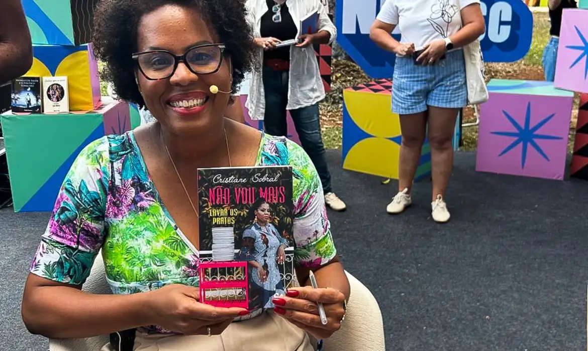 Cristiane Sobral exalta a literatura preta no Viva Maria